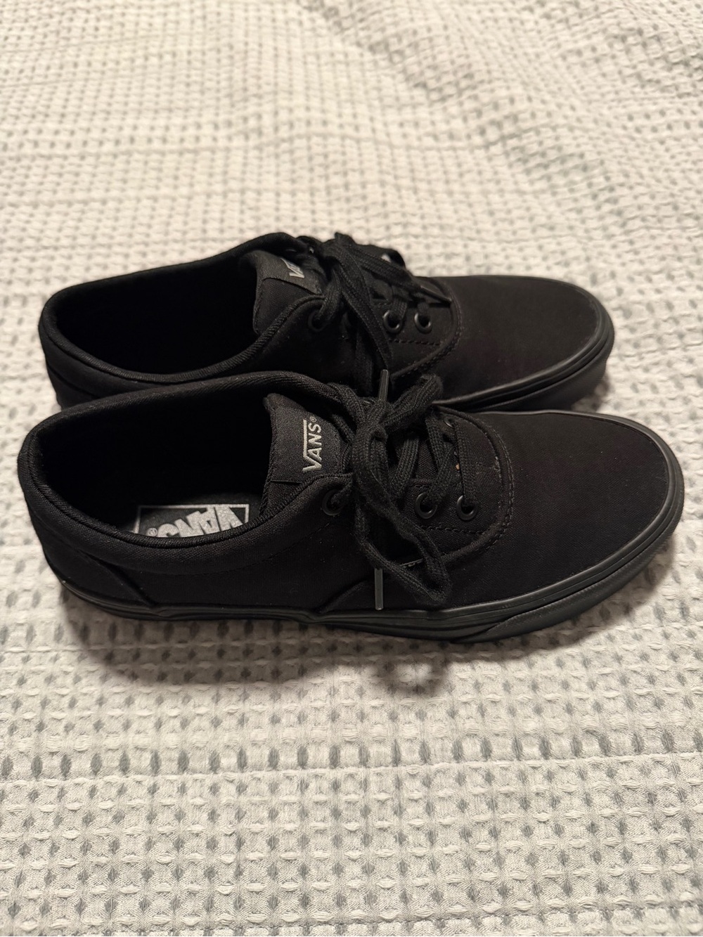 Women’s Vans Black Sz. 9, Excellent condition!!